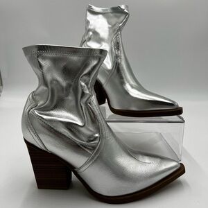 Women's MIA Rachell Western Ankle Boot color Silver size 6.  8.5" tall heel 3"